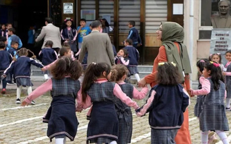 İstanbul’da okullar 16.00’dan itibaren tatil edildi: Sağanak yağış alarmı