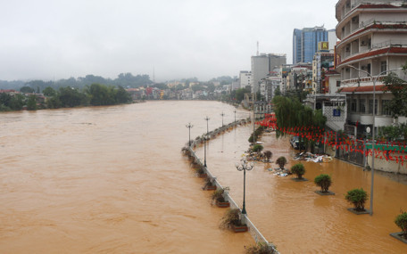 Vietnam’da seller can aldı: Binlerce ev ve tarım arazisi zarar gördü
