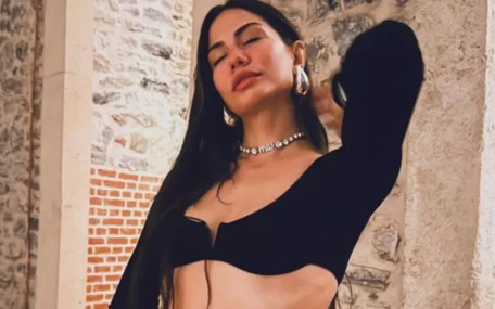 Eşref Rüya’nın Nisan’ı Demet Özdemir son pozlarıyla gündemde