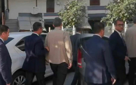 Fabrika yangınında ölenlerin ailesine taziyeye giden Kocaeli Valisi ve Belediye Başkanını kovdular