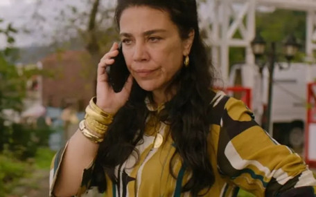 Yeşim Ceren Bozoğlu 30 yıl sonra çocukluk aşkına kavuştu! Dudak dudağa poz gündem oldu