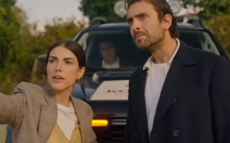 Taşacak Bu Deniz setinde sürpriz isim!