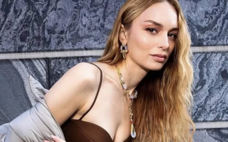 Nilperi Şahinkaya ve Baturalp Bekar’dan peş peşe romantik kareler