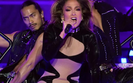 Jennifer Lopez, Netra Mantena’nın düğününde şov yaptı, sosyal medya yorumları patladı