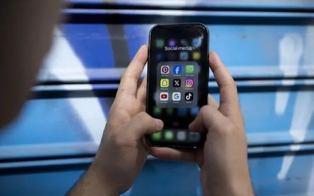 Sosyal medyaya yaş sınırı geliyor: Ebeveyn onayı şart olacak