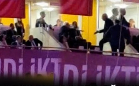 CHP kurultayında Erdoğan yuhalandı AKP’li Elitaş salonu terk etti