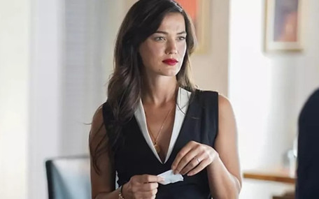 Pınar Deniz’in yeni imajı ve tarzı Riyad kırmızı halısında beğeni topladı