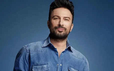 Tarkan’dan polemik yerine palyaço göndermesi!