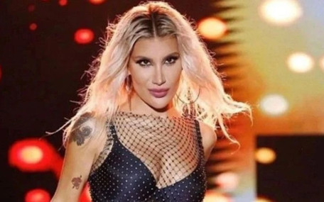 İrem Derici'yi hastanelik eden ağrı! Nedeni Smartphone Pinky çıktı