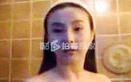 Seksi banyo videosuyla kızına koca arıyor!