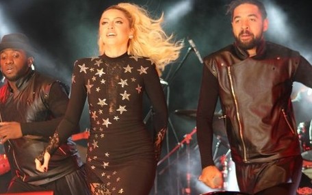 Hadise Hatay'ın gençlerini üzdü