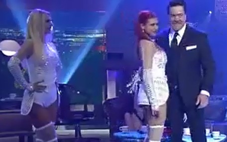 Serdar Ortaç'ın seksi dansçılarına Beyaz talip oldu