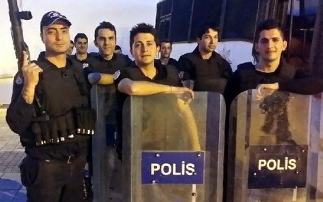 Şehit polis'in eşi herkesi ağlattı