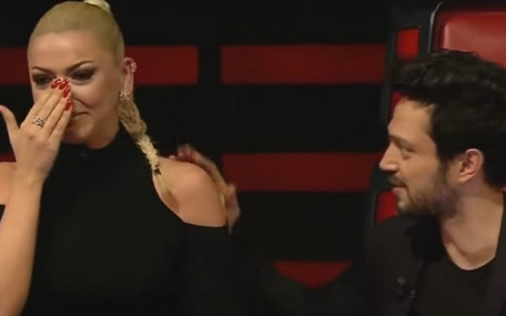 Aziz finale kalınca, Hadise mutluluktan ağladı