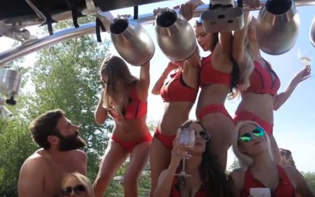 Dan Bilzerian ve kızlar ordusu avrupa turunda