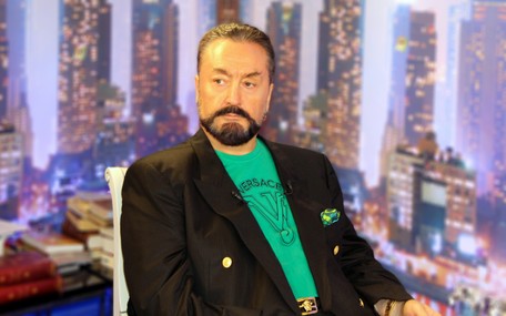 Adnan Oktar: Kadınlar dekolte giysin...