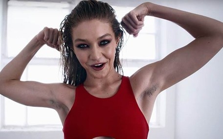 Gigi Hadid'in koltuk altı kılları tartışma yarattı