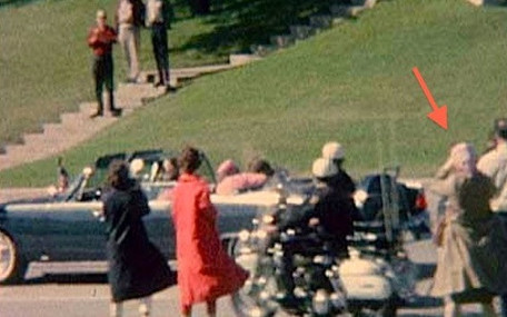 Kennedy suikastındaki gizemli kadın Babuşka'nın sırrı çözülemiyor