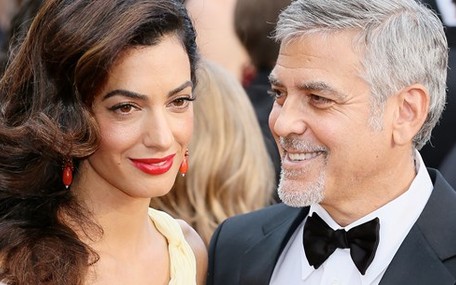 George Clooney ilk kez ikiz bebekleriyle görüntülendi