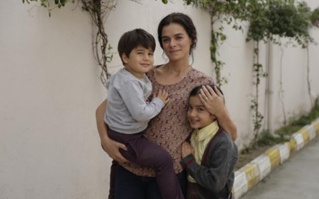 Özge Özpirinçci ve Caner Cindoruk'un yeni dizisinin çekimleri başladı