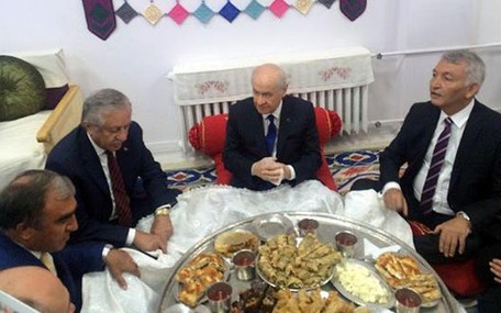 Bahçeli'nin dikkat çeken yer sofrası