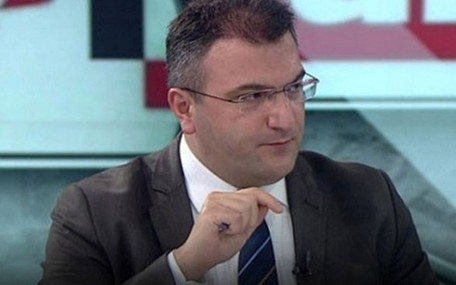 Cem Küçük: Hem FETÖ’ye sövüp hem FETÖ’den trilyonları indirenler var