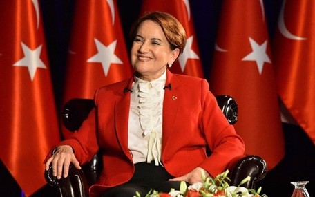 CNN Türk ve Kanal D önünde Akşener protestosu