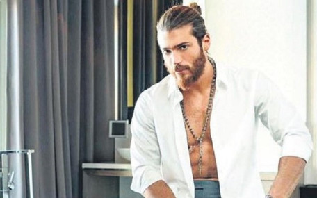 Can Yaman'dan eski aşkı Demet Özdemir’e sitem