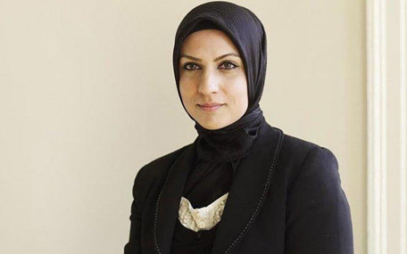 İngitere’de ilk kez başörtülü bir kadın hakim oldu!