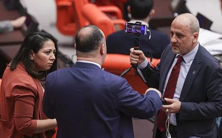 TİP'li Vekillerin Canlı Yayını AKP ve MHP'yi Rahatsız Etti