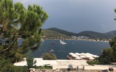 Bodrum Karianda Boutique Hotel'de Eğlence Sezonu Ozan Doğulu ile Açılıyor