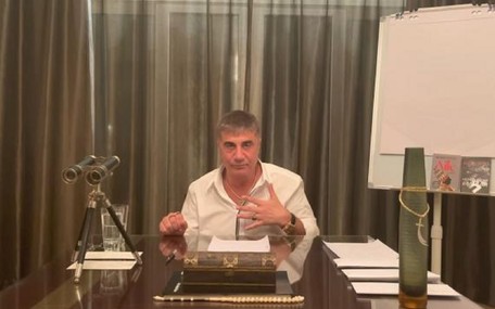 Sedat Peker, Kızlarını Ağlatan Oğluna Çatal Fırlattığı Anları Anlattı