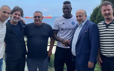 Mario Balotelli, Adana Demirspor ile 3 Yıllık Sözleşme İmzaladı