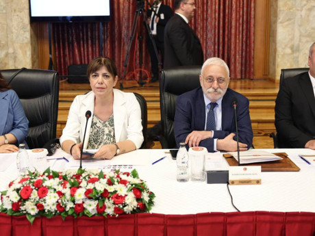 DEM Parti ve MHP'nin komisyon raporları: 3 temel maddeye taban tabana zıt baktılar