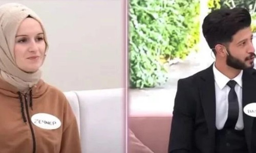 Esra Erol'da Akıllara Durgunluk Veren Olay: Karım Duvardaki Birileriyle İletişim Halinde