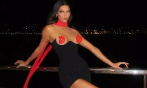 Sütyensiz Tarzı Yüzünden Sıklıkla Eleştiri Alan Kendall Jenner Sınırları Zorladı