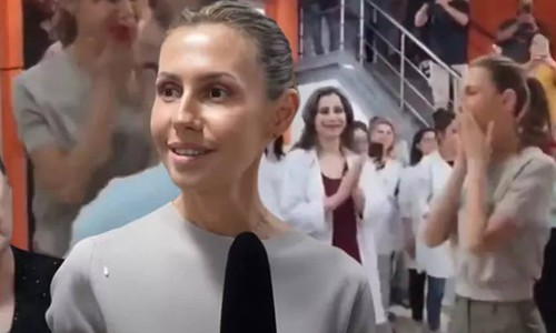 Beşar Esad'ın eşi Esma Esad, bir tekstil fabrikasını ziyaret ederken görüntülendi