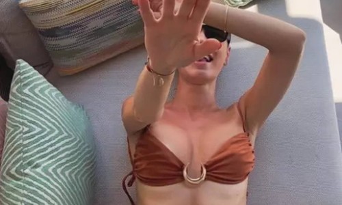 Aile'nin yıldızı Yüsra Geyik'in tatil pozlarına beğeni yağdı
