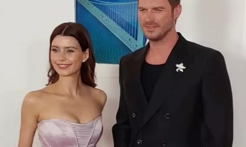 Kıvanç Tatlıtuğ ve Beren Saat galanın yıldızı oldu
