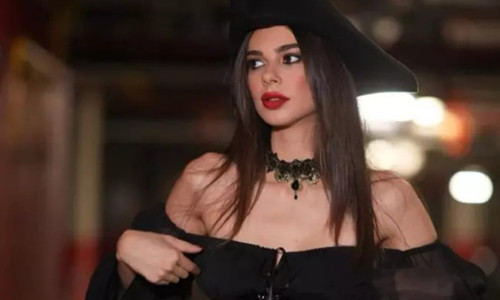 Deren Talu'dan havuz başında bikinili pozlar