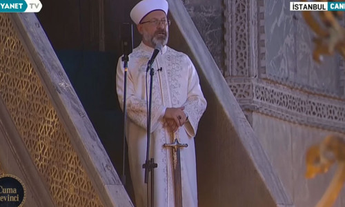 Diyanet’in açık giyinen kadınları hedef gösteren hutbesine tepki yağdı