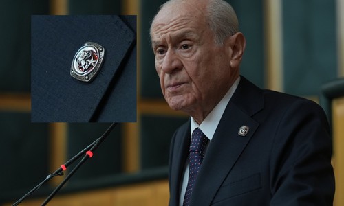 Devlet Bahçeli'nin Tanrı Türk'ü Korusun rozeti MHP grup toplantısına damga vurdu