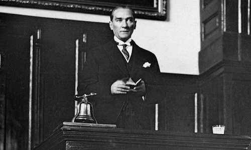 Atatürk'e sarhoş, kadın düşkünü diyen öğretmen beraat etti