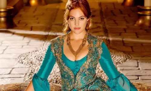 Meryem Uzerli gizlice karın germe ameliyatı oldu!