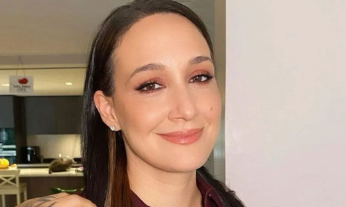 Gupse Özay’dan nostaljik lise pozu: Beğeni yağdı