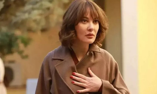 Uzak Şehir’in Mine’si sosyal medyada iddialı poz verdi