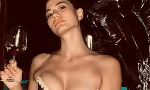 Demet Özdemir siyaha büründü: Geceye şıklığıyla damga vurdu