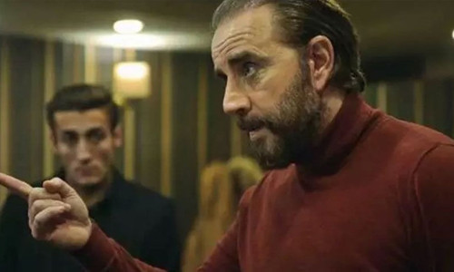 Cenk Kangöz ve arkadaşı kar tatilinde silahlı tehdide maruz kaldı