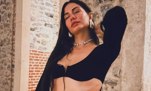 Demet Özdemir’in son pozları olay oldu: Sosyal medya şaşkın!
