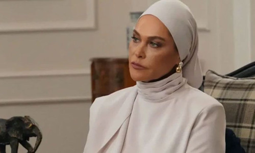 Sosyal medya Hülya Avşar’ın başörtüsü açıklamalarını tartışıyor